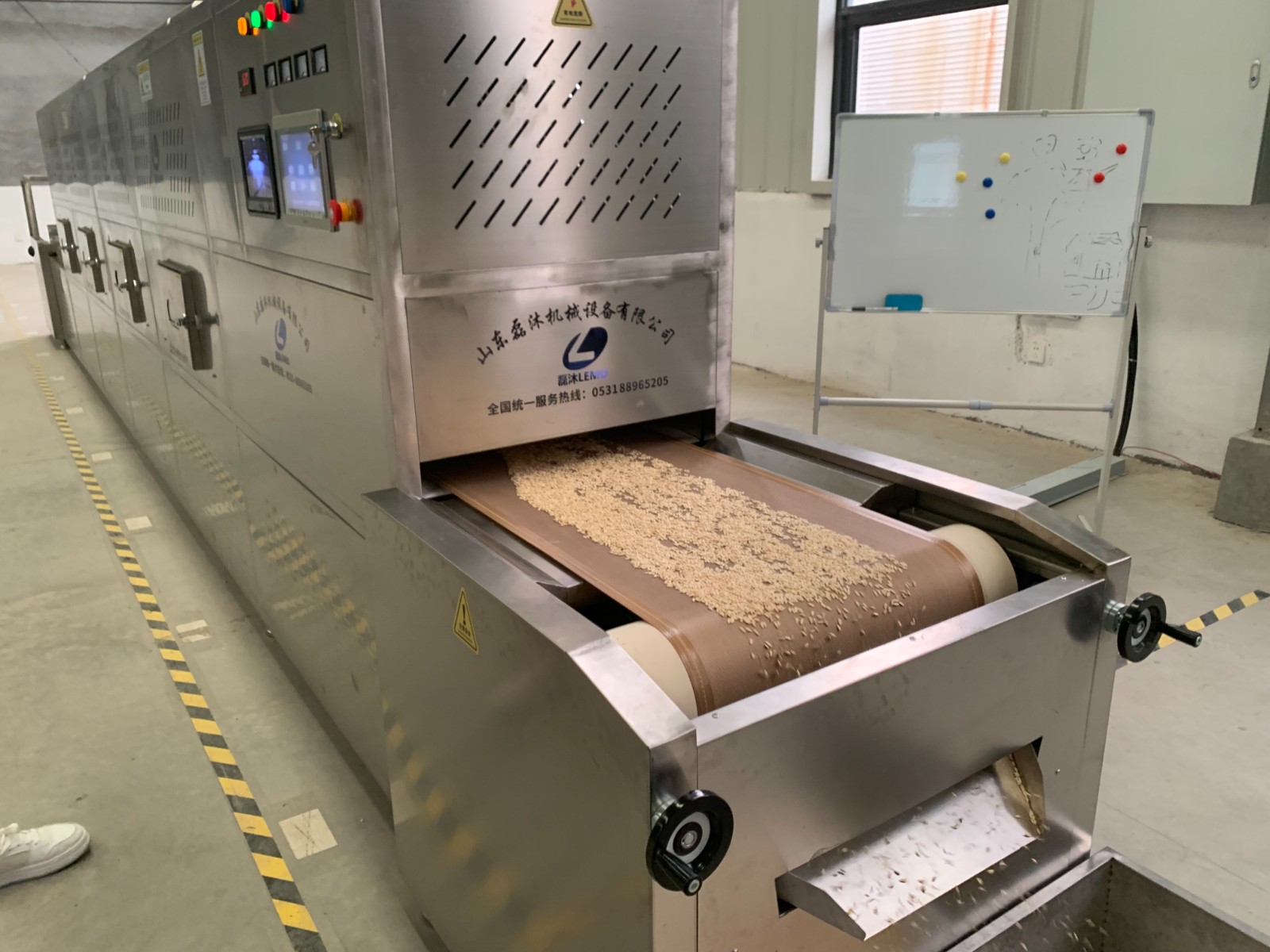 微波烘烤熟化設備為何會如此受歡迎？