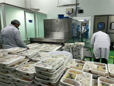 盒飯微波加熱隧道爐以其優勢贏得了市場的廣泛認可
