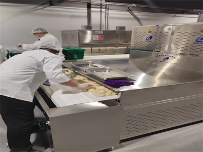 盒飯微波加熱設(shè)備成為提高效率、保障食品質(zhì)量的關(guān)鍵設(shè)備