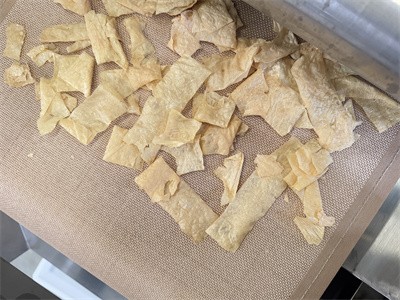 The difference between tofu skin drying microwave equipment and drying room