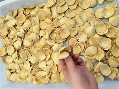 How does microwave equipment make potato chips puff