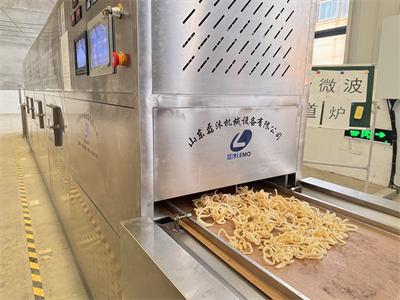 豬皮膨化選擇非油炸微波膨化隧道爐來實現