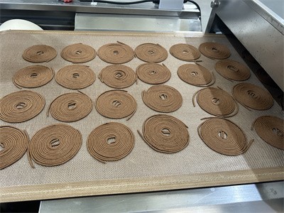 Industrial microwave equipment for drying sandalwood