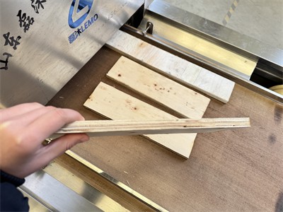 How do microwaves evenly heat wooden boards