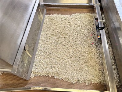 What issues should be noted when microwave drying ore powder?？